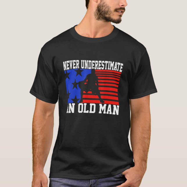 Mens Never Underestimate An Old Man USA Flag   Bas T-Shirt (Front)
