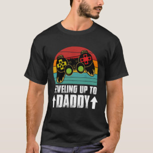 Mens Pregnancy Announcement For Gamer Dad Levellin T-Shirt