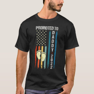 Mens Promoted To Daddy 2022 American Flag Pregnanc T-Shirt