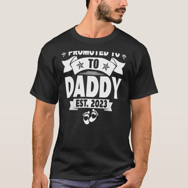 Mens Promoted To Daddy 2023 First Time Father's Da T-Shirt (Front)