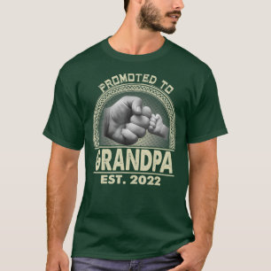 Mens Promoted To Grandpa 2022 Funny Gift New Dad T-Shirt