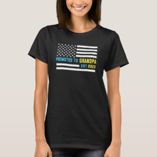 Mens Promoted To Grandpa 2023   For New Grandpa T-Shirt