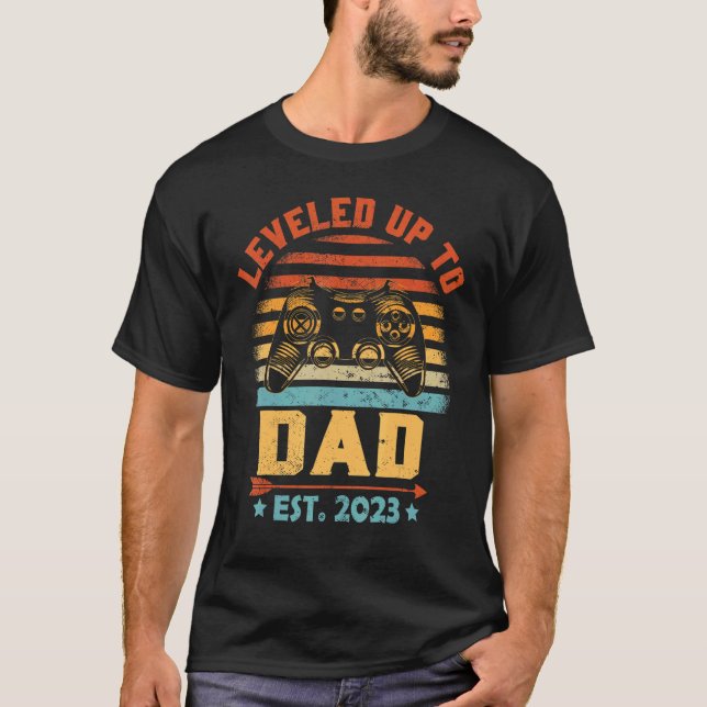 Mens Retro Leveled Up To Dad 2023 Gaming Gamer Pre T-Shirt (Front)