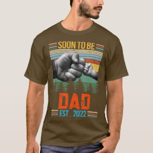 Mens Retro Soon To Be Dad Est 2022 First Dad T-Shirt