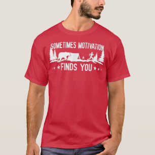 Mens Sometimes Motivation Finds You - Funny Campin T-Shirt