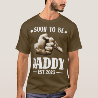 Mens Soon to Be Daddy 2023 Pregnancy Announcement  T-Shirt