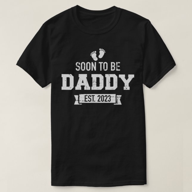 Mens Soon to be daddy 2023 pregnancy announcement  T-Shirt (Design Front)