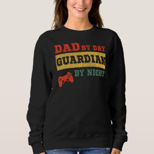 Mens Vintage Dad By Day Guardian By Night Gamer Da Sweatshirt