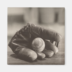 MES01BWD1 Ball in Mitt.tif Magnet