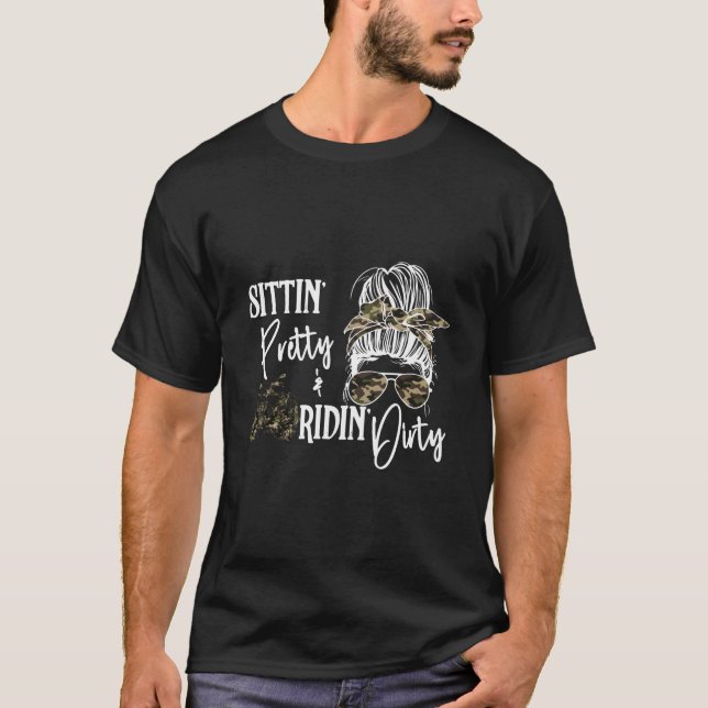 Messy Bun Sittin Pretty Ridin-Dirty Country Southe T-Shirt (Front)