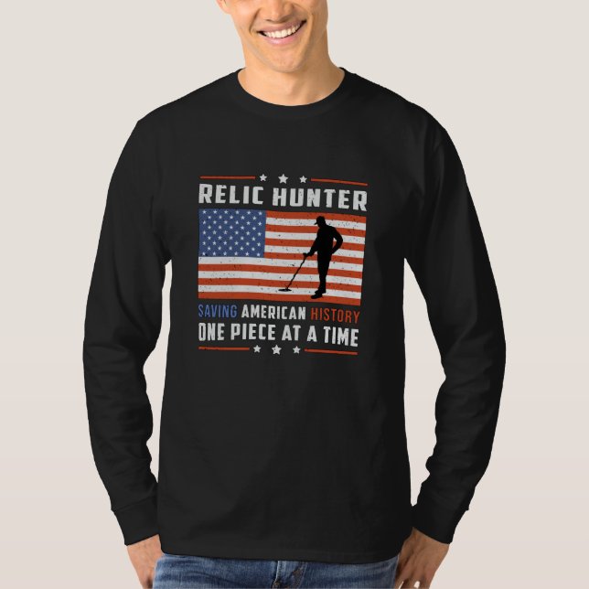 Metal Detecting Detector Detectorist Gift Idea T-Shirt (Front)