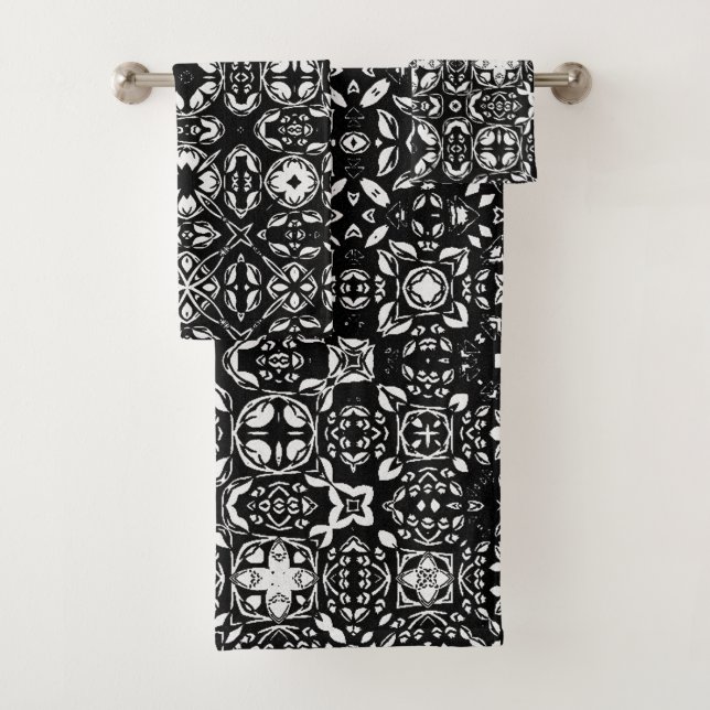 Metamorphosis Medallion Pattern Black and White  B Bath Towel Set (Insitu)