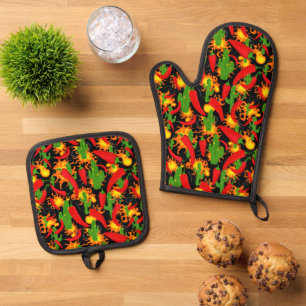 Mexican Spicy Food, Chilli Peppers, Flames, Cactus Oven Mitt & Pot Holder Set