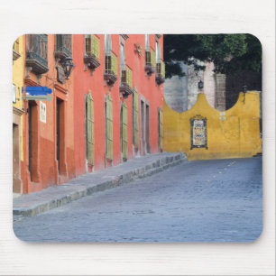Mexico, San Miguel de Allende, Homes along Mouse Mat