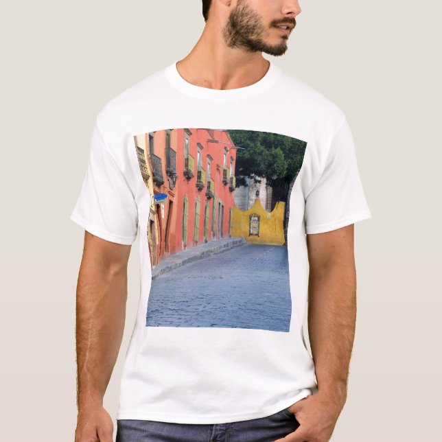 Mexico, San Miguel de Allende, Homes along T-Shirt (Front)