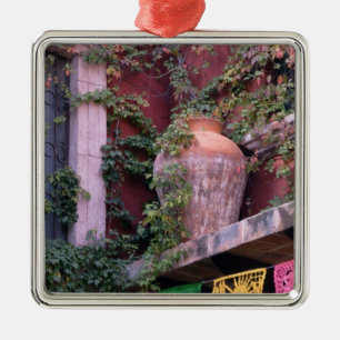 Mexico, San Miguel de Allende, Ivy, clay pot, Metal Tree Decoration