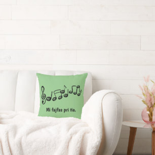 Mi fajfas pri tio. cushion