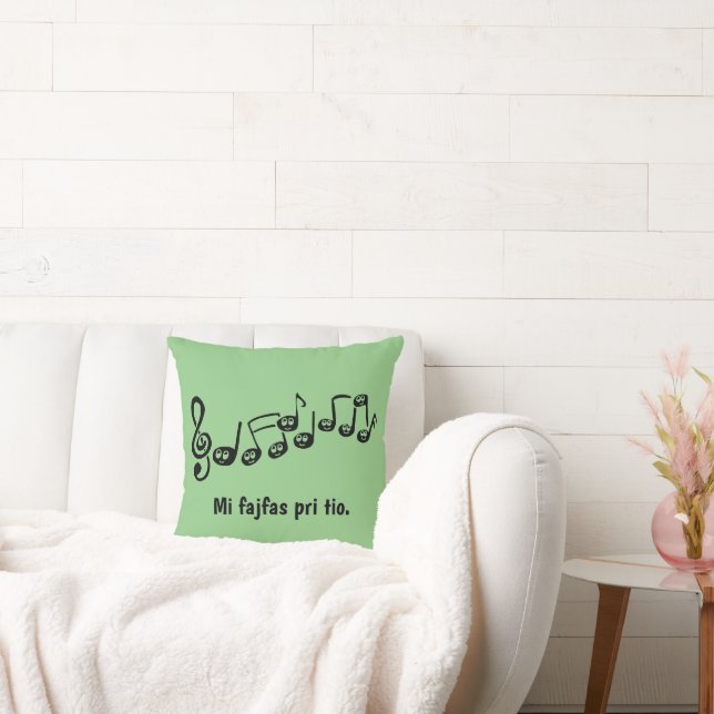 Mi fajfas pri tio. cushion (Couch)