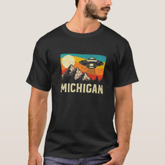 Michigan UFO Alien Spaceship Mountains Retro Hikin T-Shirt