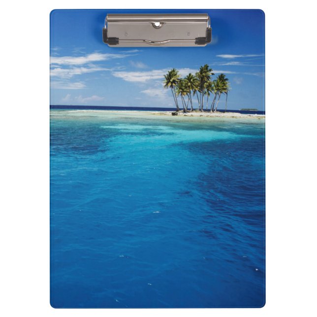 Micronesia, Tonowas, View of idyllic tropical Clipboard (Front)