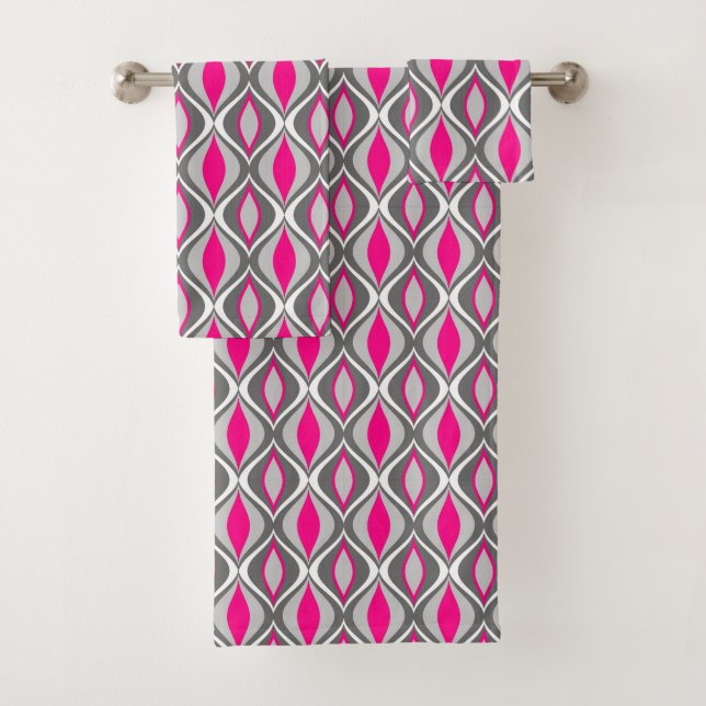 Mid-Century Modern Diamonds, Fuchsia and Grey  Bath Towel Set (Insitu)