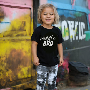 MIDDLE BRO baby brother announcement, sibling gift Toddler T-Shirt