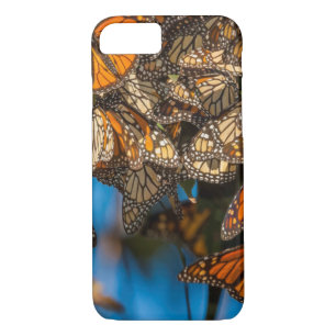 Migrating monarch butterflies cling to leaves iPhone 8/7 case