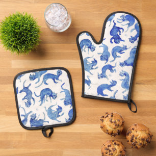 Ming Style Blue Floating Cats Pattern Oven Mitt & Pot Holder Set