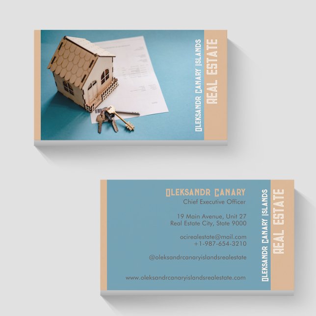 Miniature Home, Keys and Document Real Estate Business Card (Creator Uploaded)