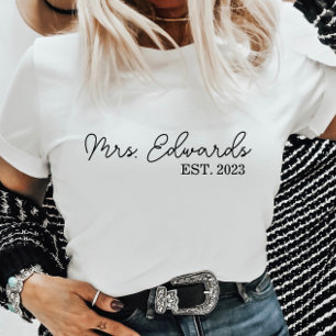 Minimal Cursive Mrs. Custom Last Name Wedding Gift T-Shirt