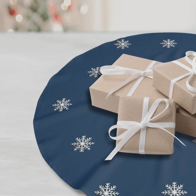 Minimal Snowflake Christmas Tree Skirt (Creator Uploaded)