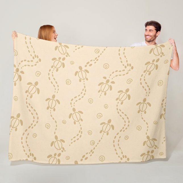 Minimal Turtle Trail Pattern Fleece Blanket (In Situ)