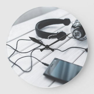 Minimalist Artistic Wall Clock
