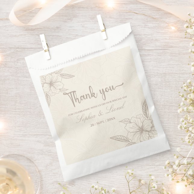 Minimalist Elegant Outline Floral Wedding Favour Bags (Clipped)