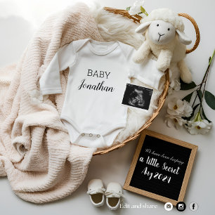 Minimalist pregnancy announcement