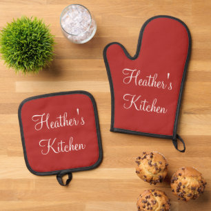 Minimalist Red and White Custom Name Kitchen Oven Mitt & Pot Holder Set