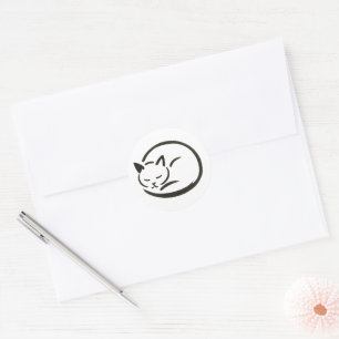 Minimalist Sleeping Cat – Brush Design on Magnet Classic Round Sticker