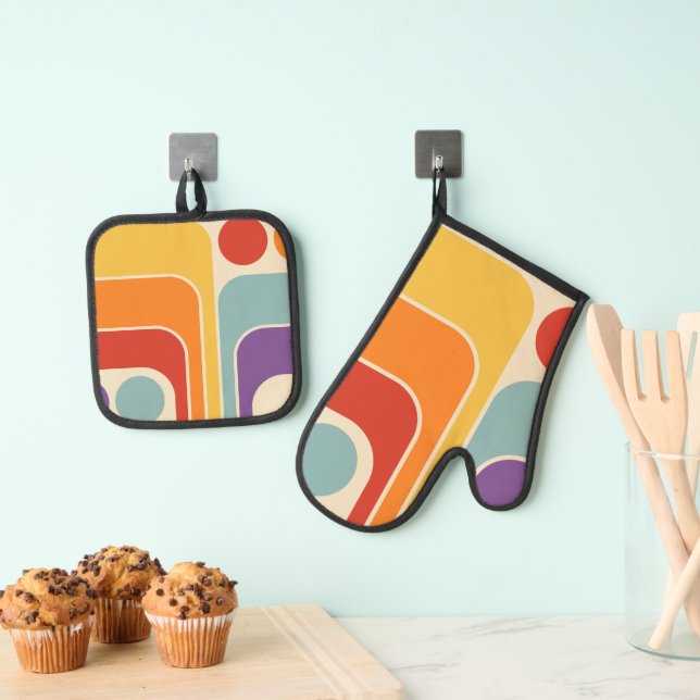 Mod 1970s Retro Style Geometric Design Oven Mitt & Pot Holder Set (Insitu(Hanging))