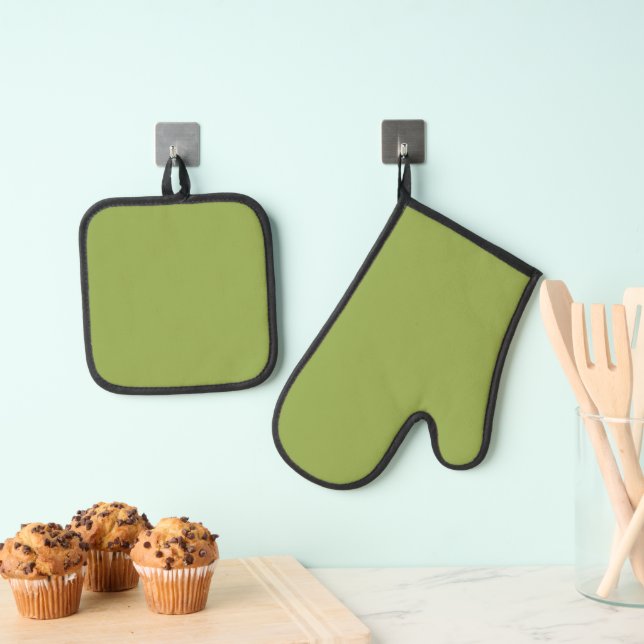 Moderate Lime Green Solid Colour Oven Mitt & Pot Holder Set (Insitu(Hanging))