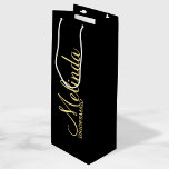 Modern Black and Gold Personalised Bridesmaids Wine Gift Bag<br><div class="desc">Modern Black and Gold Personalised Bridesmaids Gifts featuring personalised bridesmaid's name in gold modern script font style with title and wedding date in modern sans serif font style on black background. Also perfect for Maid of Honour, Flower Girl, Mother of the Bride and more. Please Note: The foil details are...</div>