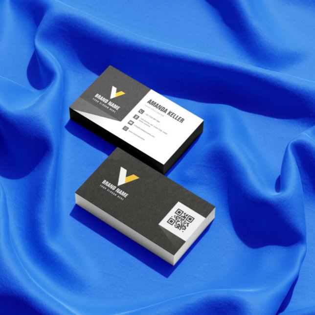 Modern Black and White  Business Card (Creator Uploaded)