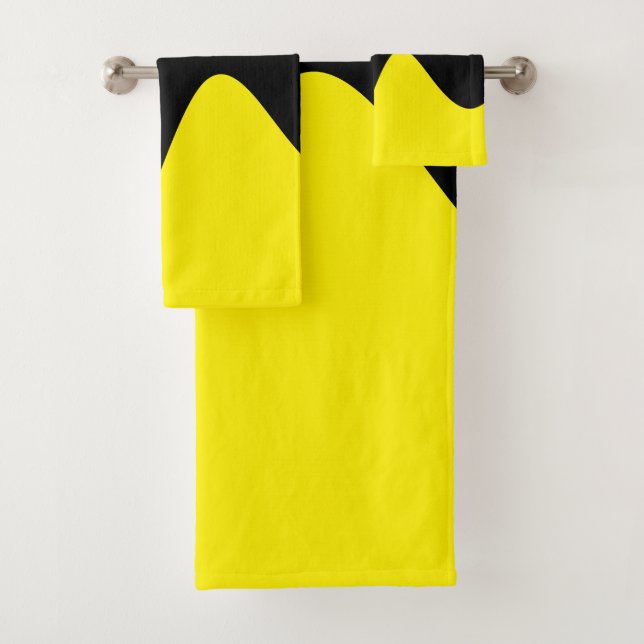 Modern Black River yellow Bath Towel Set (Insitu)