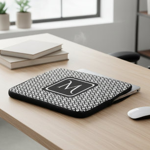 Modern Black White Linked Rings Pattern Laptop Sleeve