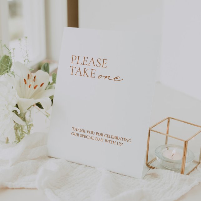 Modern Elegant Calligraphy White Favours Pedestal Sign (Modern Elegant Calligraphy White Favors Pedestal Sign)