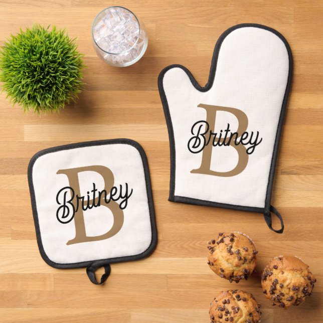 Modern Elegant Monogram Name  Black Gold Script  Oven Mitt & Pot Holder Set (Top Down)