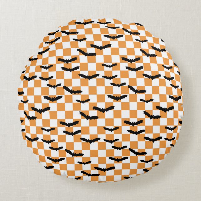 Modern Halloween Spooky Bats Orange Chequerboard Round Cushion (Front)
