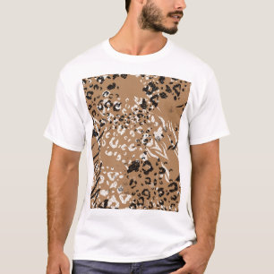 Modern leopard: wild nature pattern. T-Shirt