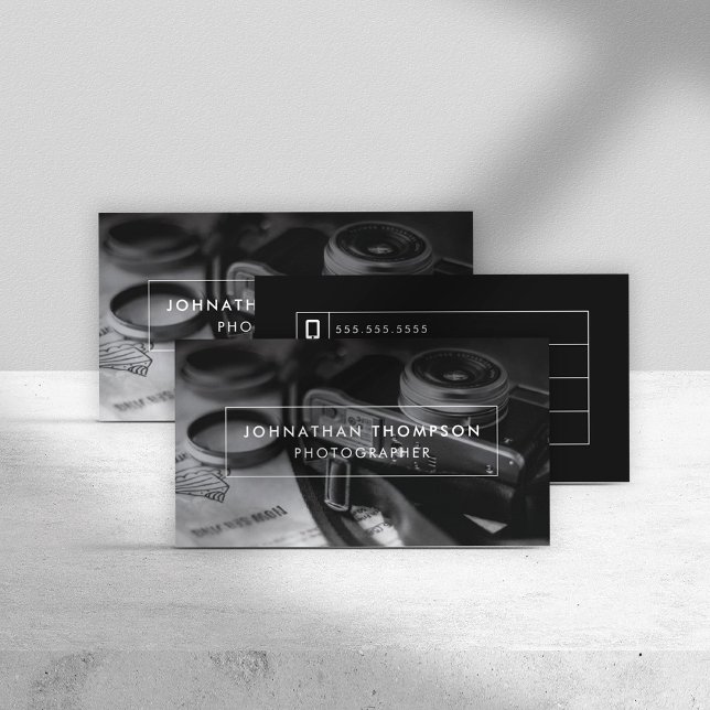 Modern Minimalist Professional Photographer Business Card (Modern Minimalist Professional Photographer Business Card)