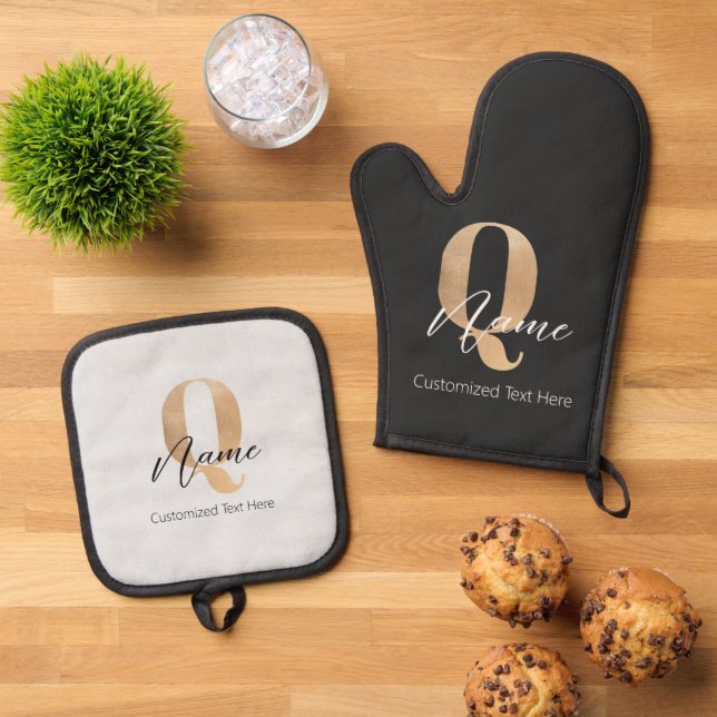 Modern Monogrammed Initial Q & Name Personalised Oven Mitt & Pot Holder Set (Top Down)