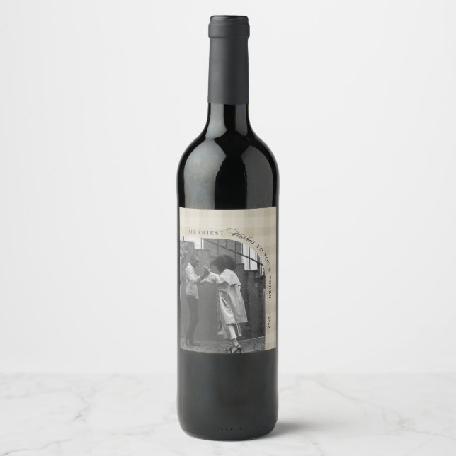 Modern Rustic Plaid Holiday Wine Label Personalise (Front)